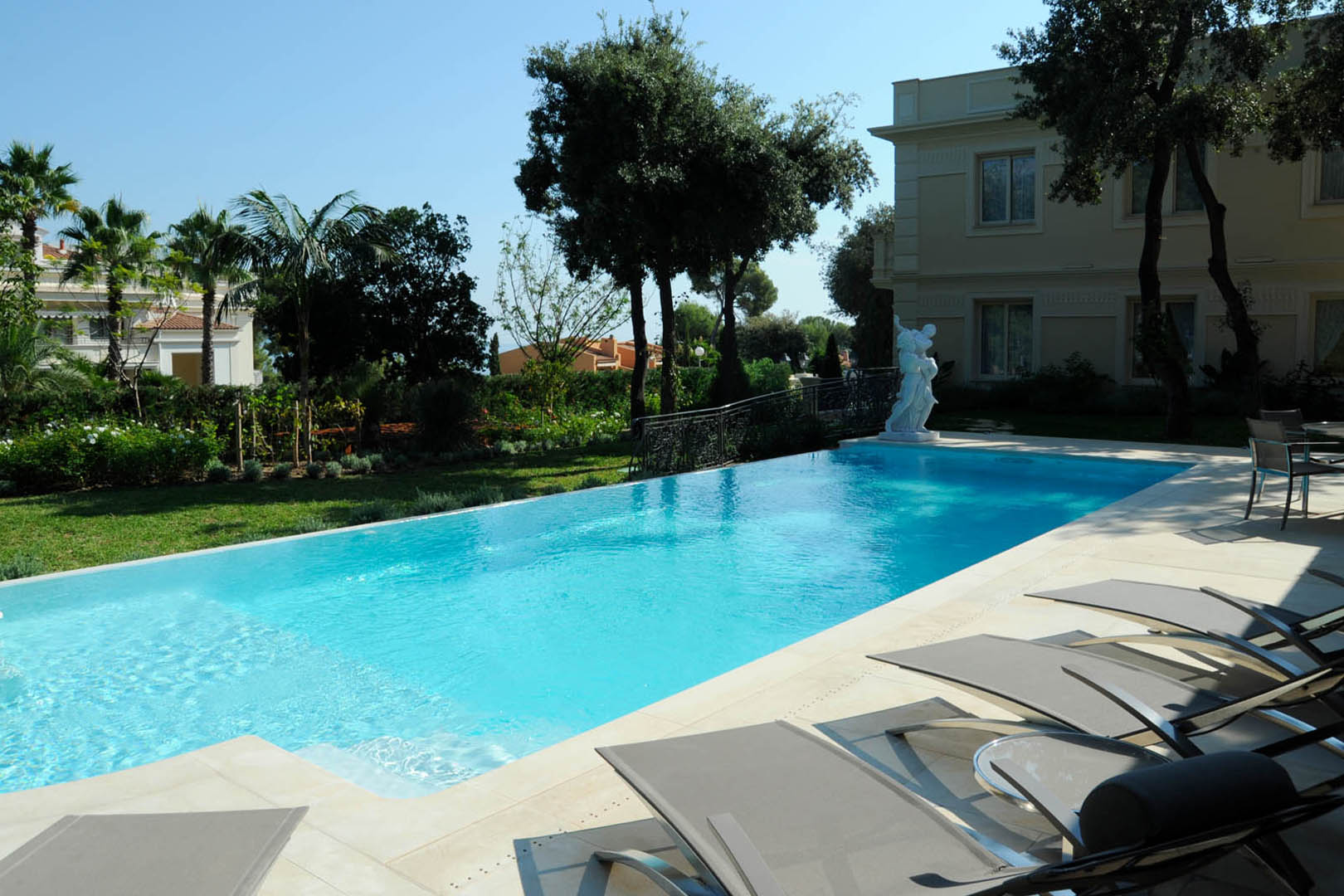 Création d’une villa avec piscine