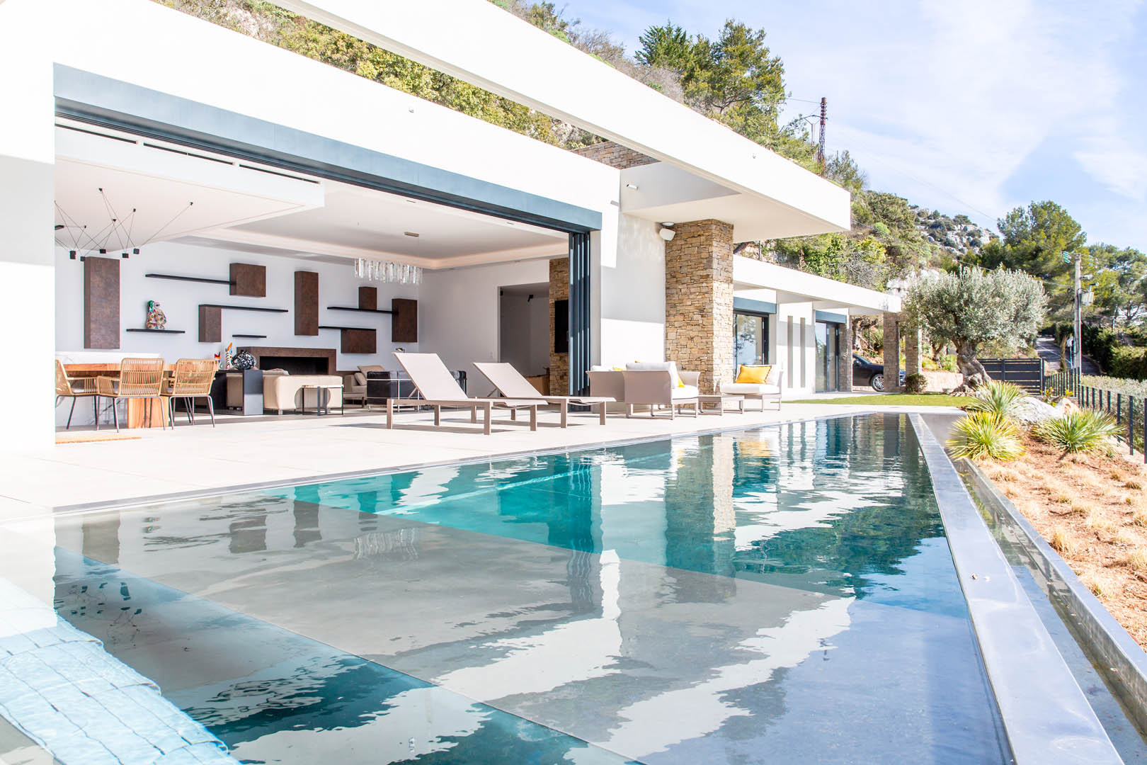 Private Market – Prestigious Residences